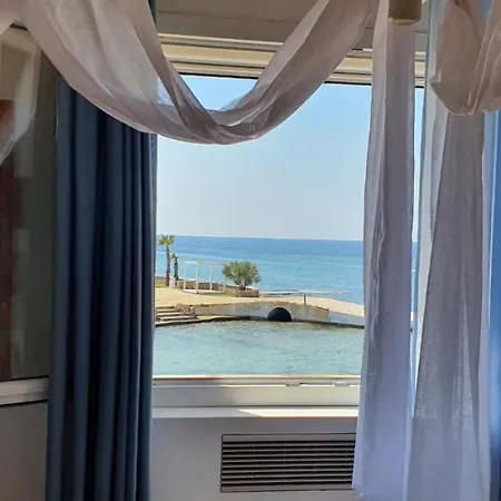 Lo Scoglio فندق 3*