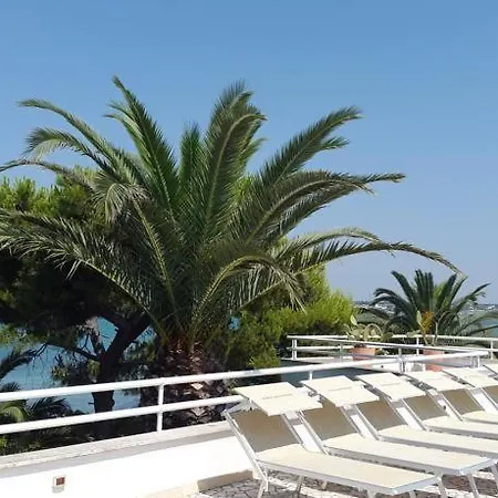 Lo Scoglio فندق بورتو سيساريو