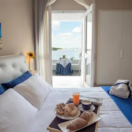 Lo Scoglio Szálloda 3*