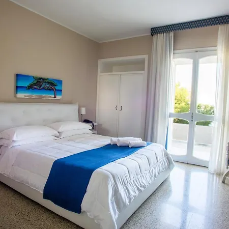 Lo Scoglio 3* بورتو سيساريو