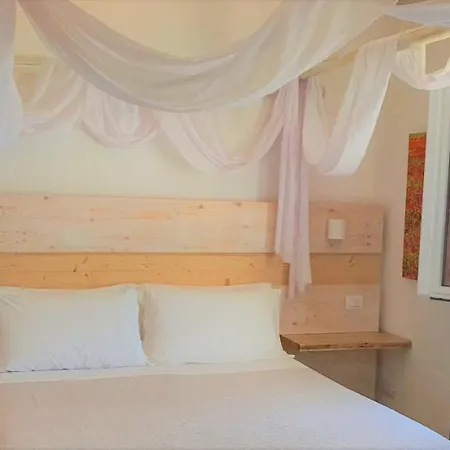 Lo Scoglio 3* بورتو سيساريو