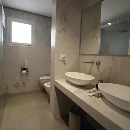 Lo Scoglio Szálloda